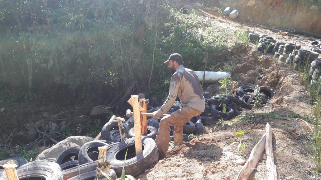 Field-Work: Using Recycled Tires For Natural Damm Structure in Conjunction with Vetiver Grass